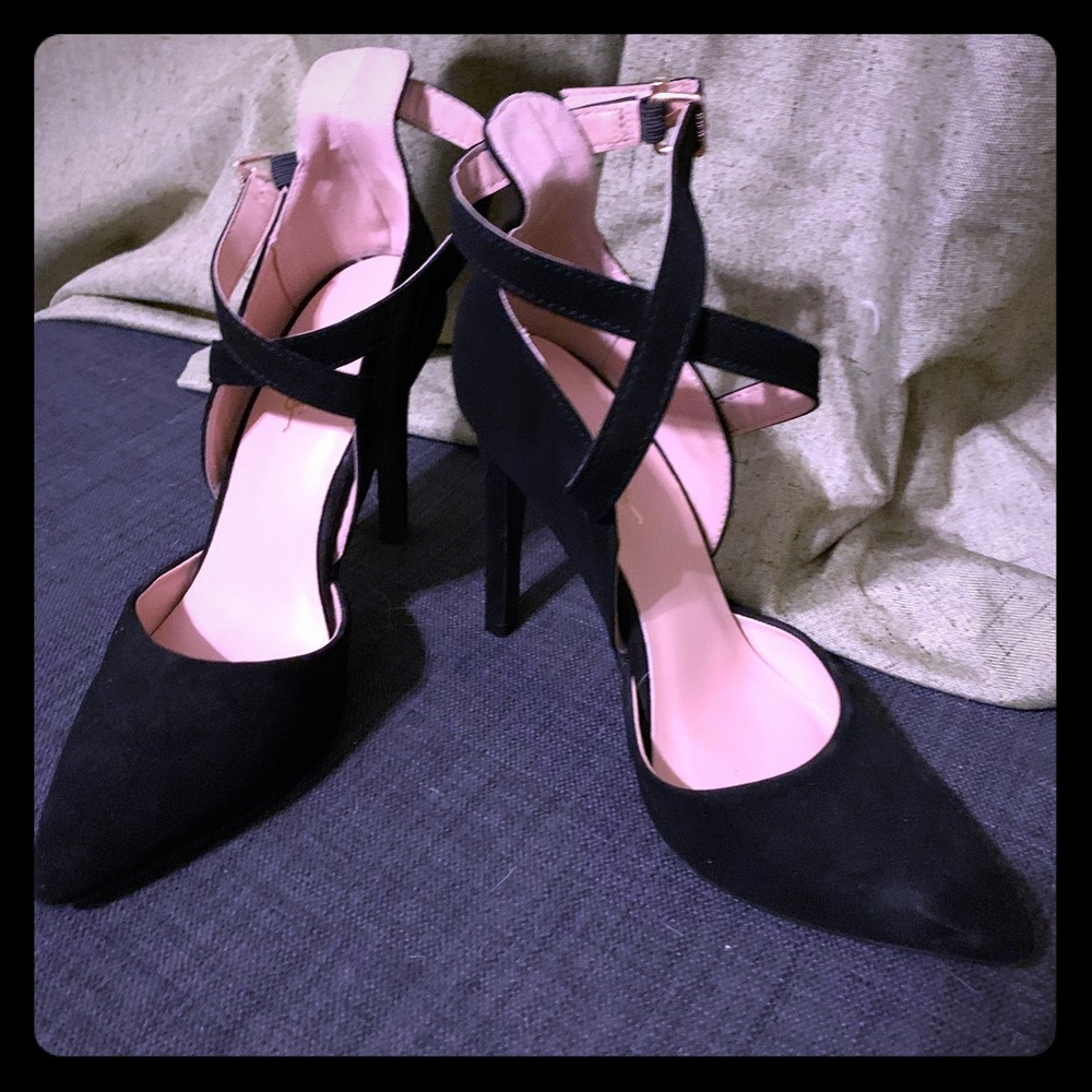Stiletto closed toed black heals